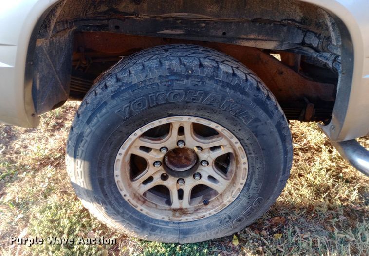 image for item DW0834 1998 GMC Suburban 2500  SUV