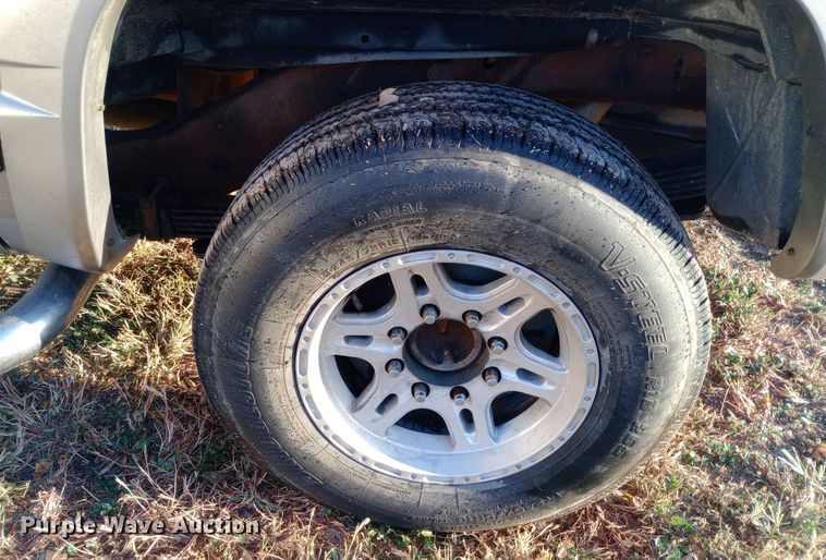 image for item DW0834 1998 GMC Suburban 2500  SUV