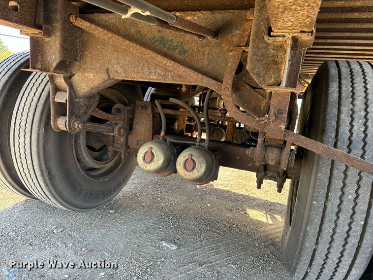 image for item DW2346 1992 Fruehauf FB8-NT2-45N dry van trailer