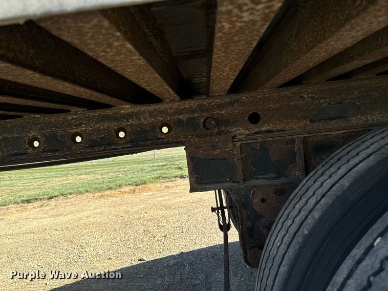 image for item DW2346 1992 Fruehauf FB8-NT2-45N dry van trailer