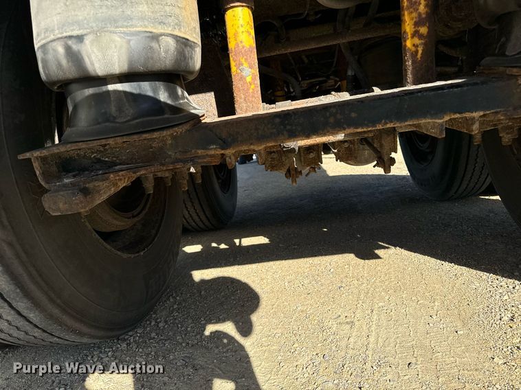 image for item DW2346 1992 Fruehauf FB8-NT2-45N dry van trailer