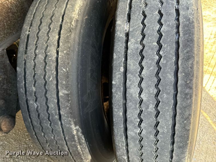 image for item DW2346 1992 Fruehauf FB8-NT2-45N dry van trailer