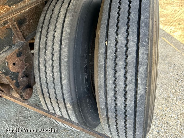 image for item DW2346 1992 Fruehauf FB8-NT2-45N dry van trailer