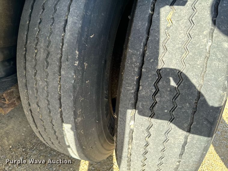 image for item DW2346 1992 Fruehauf FB8-NT2-45N dry van trailer