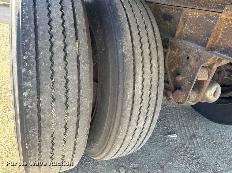 image for item DW2346 1992 Fruehauf FB8-NT2-45N dry van trailer