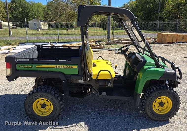 image for item DW2501 2013 John Deere 825 utility vehicle