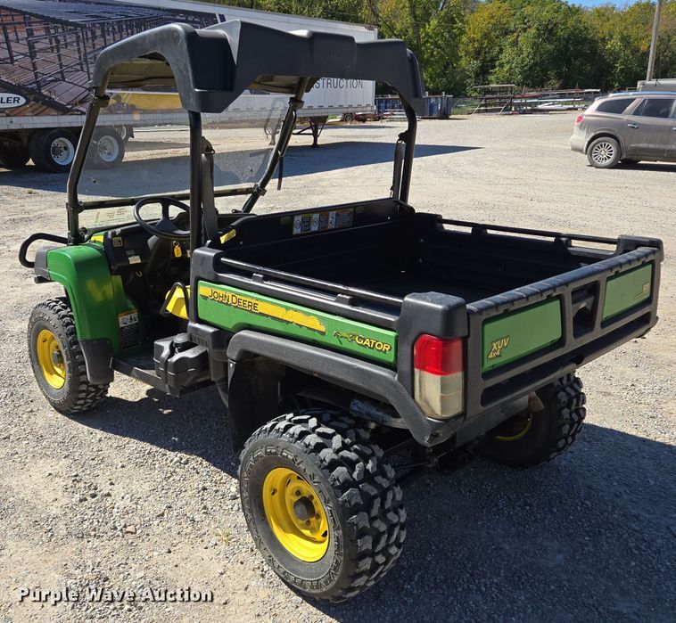 image for item DW2501 2013 John Deere 825 utility vehicle