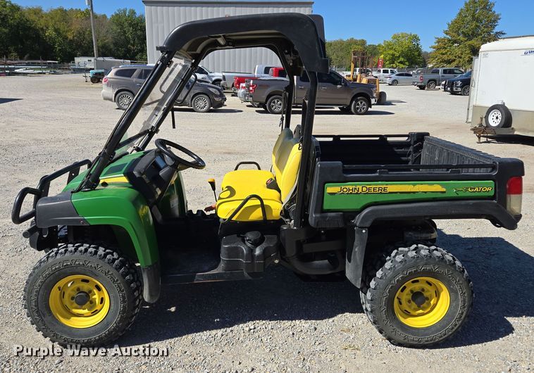 image for item DW2501 2013 John Deere 825 utility vehicle
