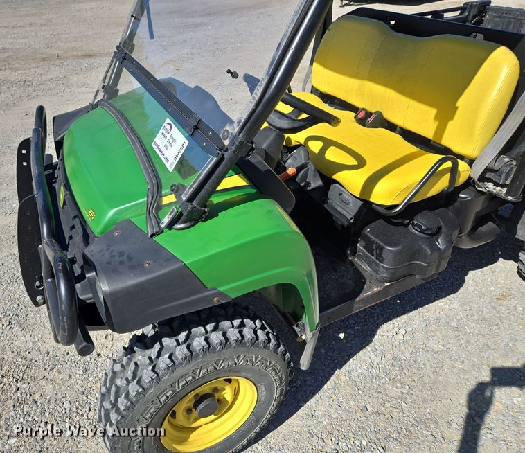 image for item DW2501 2013 John Deere 825 utility vehicle