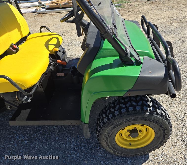 image for item DW2501 2013 John Deere 825 utility vehicle