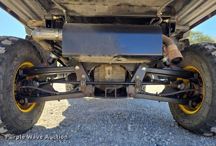 image for item DW2501 2013 John Deere 825 utility vehicle