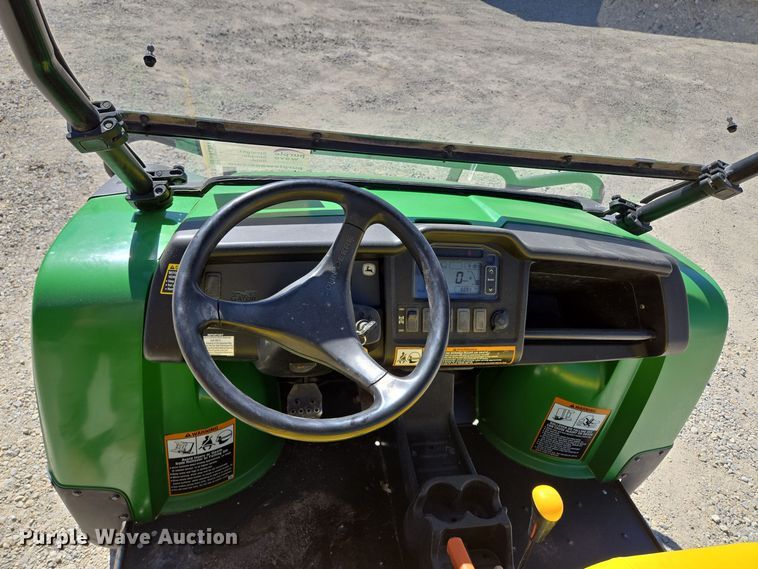 image for item DW2501 2013 John Deere 825 utility vehicle