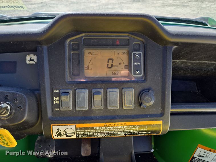 image for item DW2501 2013 John Deere 825 utility vehicle