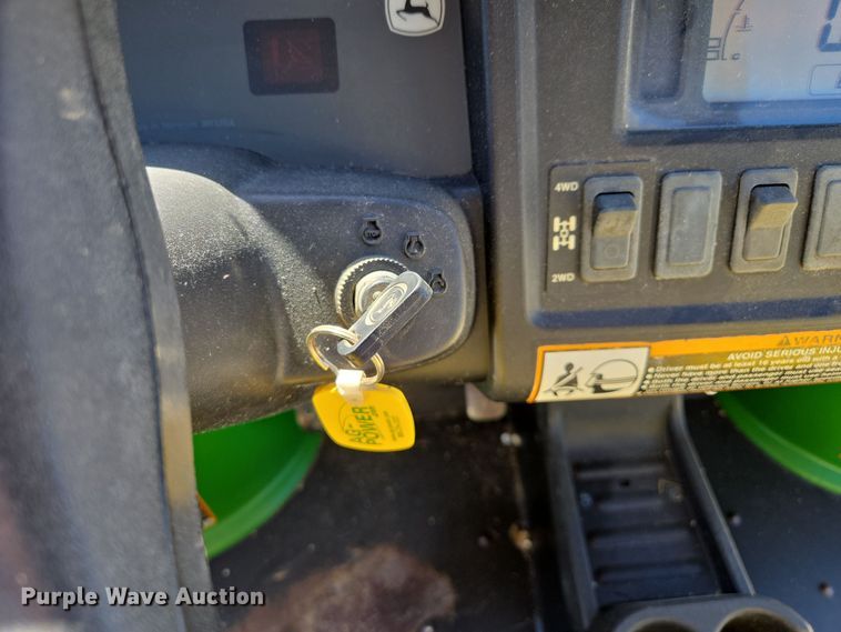 image for item DW2501 2013 John Deere 825 utility vehicle