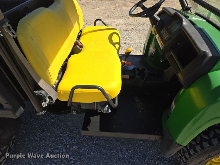 image for item DW2501 2013 John Deere 825 utility vehicle