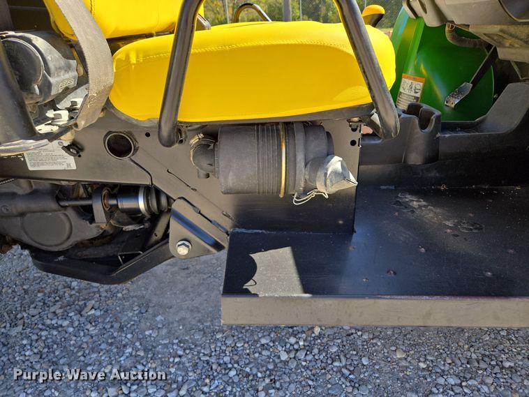 image for item DW2501 2013 John Deere 825 utility vehicle