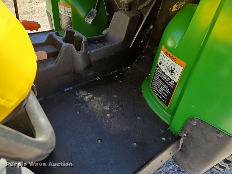 image for item DW2501 2013 John Deere 825 utility vehicle