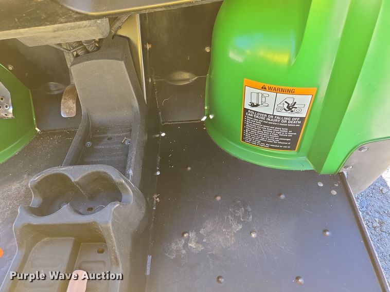 image for item DW2501 2013 John Deere 825 utility vehicle