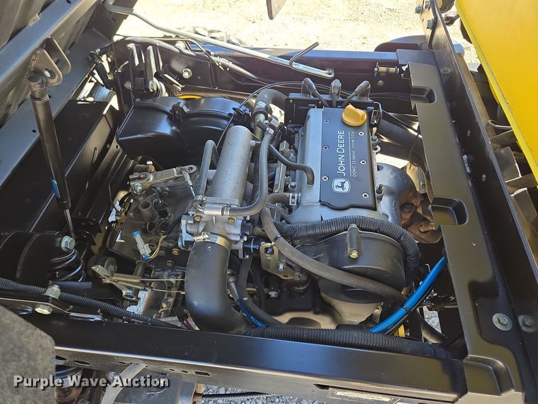 image for item DW2501 2013 John Deere 825 utility vehicle