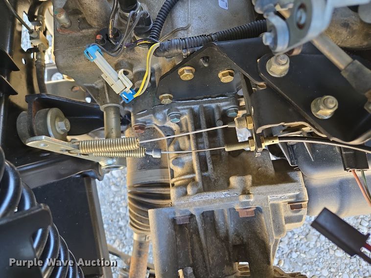 image for item DW2501 2013 John Deere 825 utility vehicle