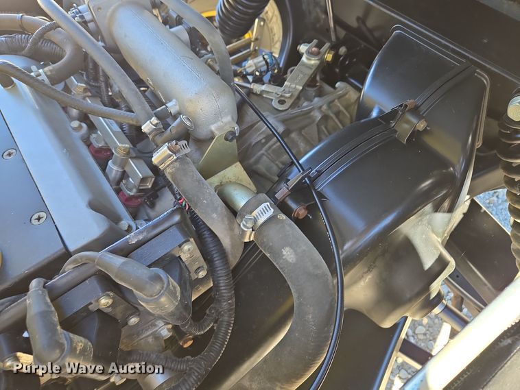 image for item DW2501 2013 John Deere 825 utility vehicle