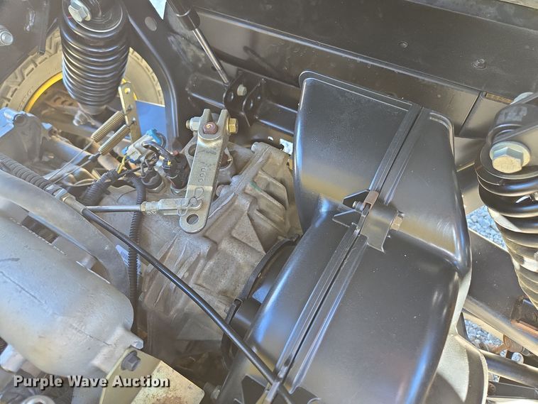 image for item DW2501 2013 John Deere 825 utility vehicle