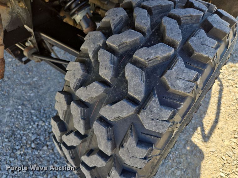 image for item DW2501 2013 John Deere 825 utility vehicle