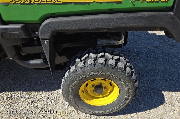 image for item DW2501 2013 John Deere 825 utility vehicle