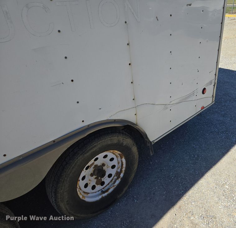 image for item DW2502 2008 United Expressline enclosed cargo trailer