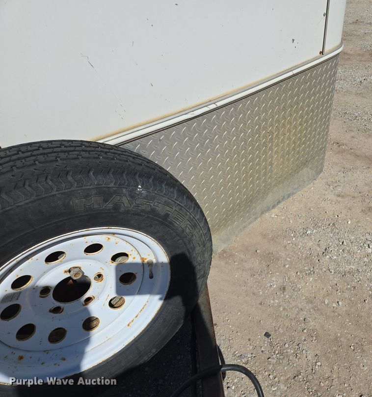 image for item DW2502 2008 United Expressline enclosed cargo trailer