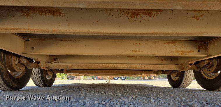 image for item DW2502 2008 United Expressline enclosed cargo trailer