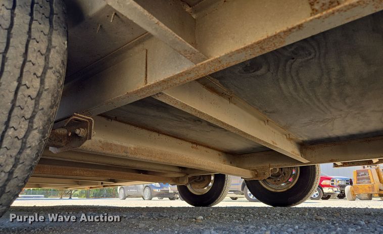 image for item DW2502 2008 United Expressline enclosed cargo trailer