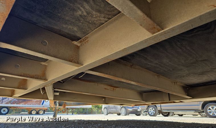 image for item DW2502 2008 United Expressline enclosed cargo trailer