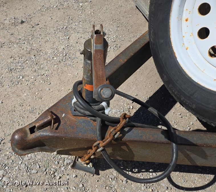 image for item DW2502 2008 United Expressline enclosed cargo trailer