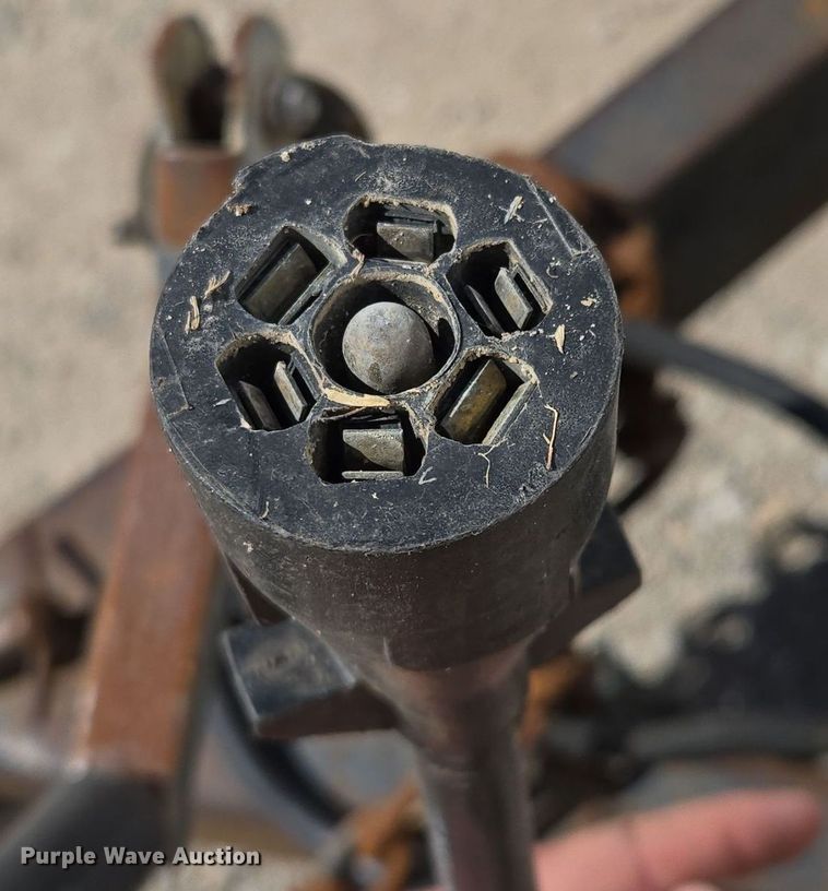 image for item DW2502 2008 United Expressline enclosed cargo trailer