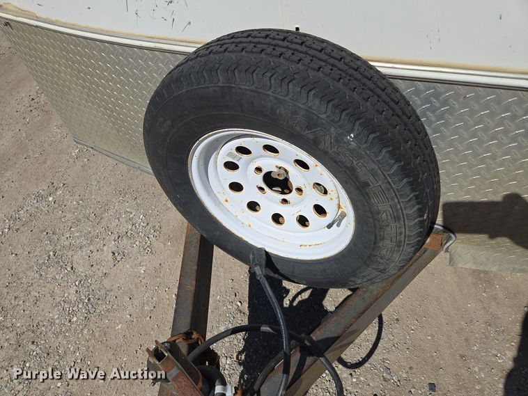 image for item DW2502 2008 United Expressline enclosed cargo trailer