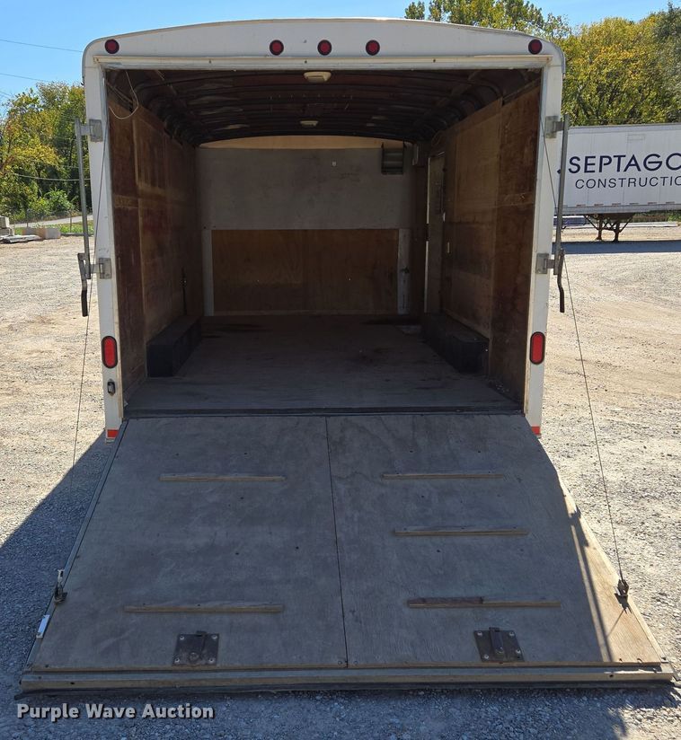 image for item DW2502 2008 United Expressline enclosed cargo trailer