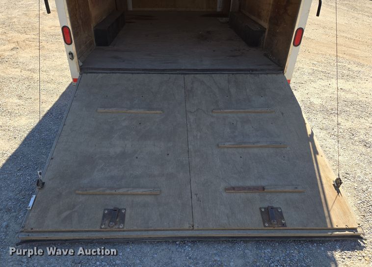image for item DW2502 2008 United Expressline enclosed cargo trailer