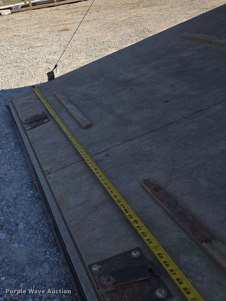 image for item DW2502 2008 United Expressline enclosed cargo trailer