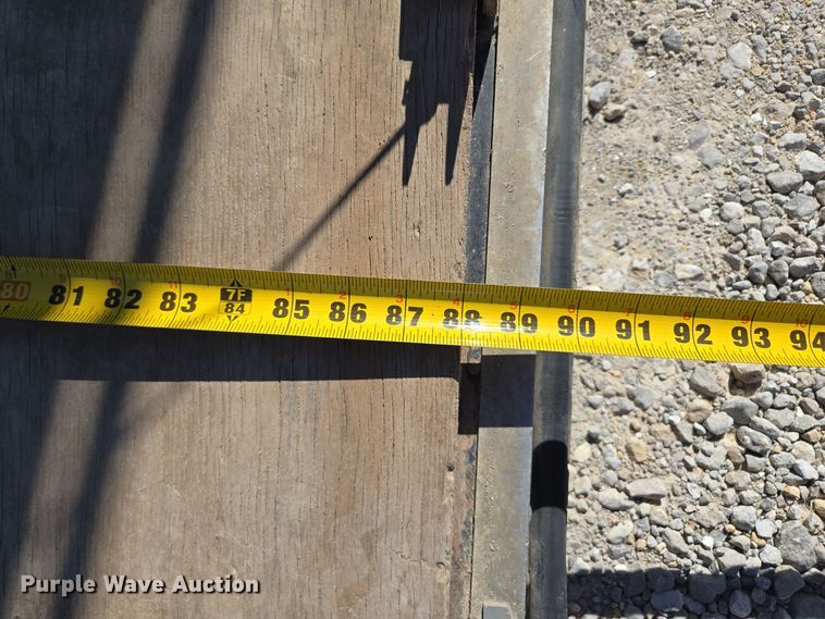 image for item DW2502 2008 United Expressline enclosed cargo trailer