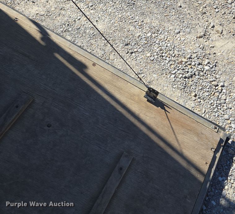 image for item DW2502 2008 United Expressline enclosed cargo trailer