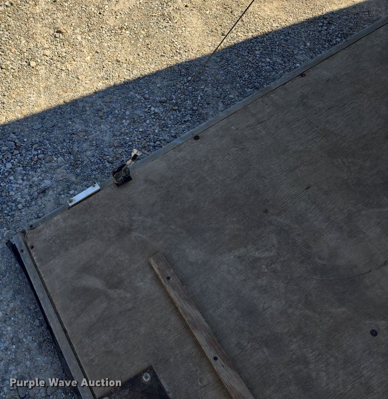 image for item DW2502 2008 United Expressline enclosed cargo trailer