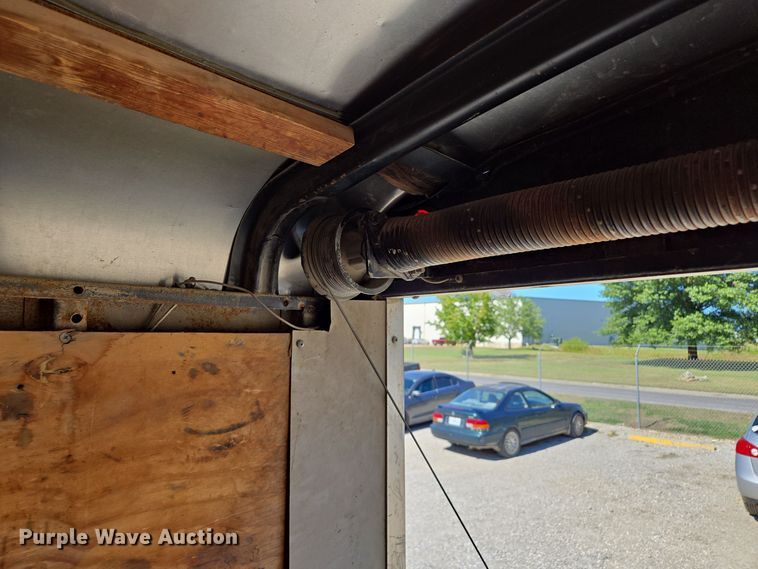 image for item DW2502 2008 United Expressline enclosed cargo trailer