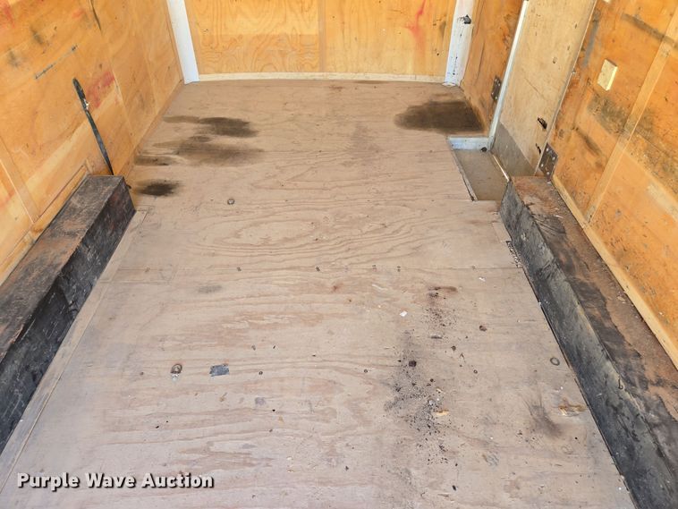 image for item DW2502 2008 United Expressline enclosed cargo trailer