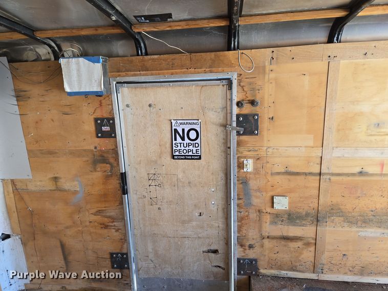 image for item DW2502 2008 United Expressline enclosed cargo trailer