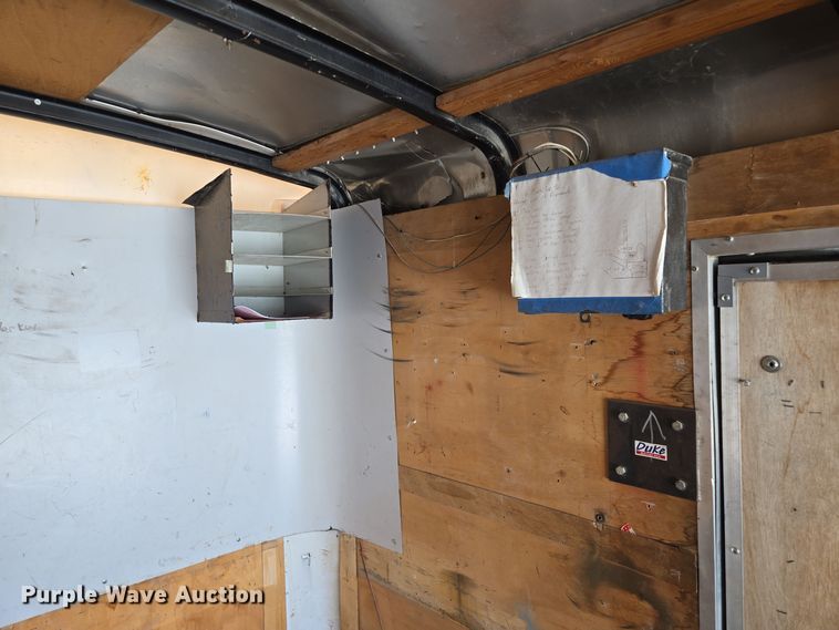 image for item DW2502 2008 United Expressline enclosed cargo trailer