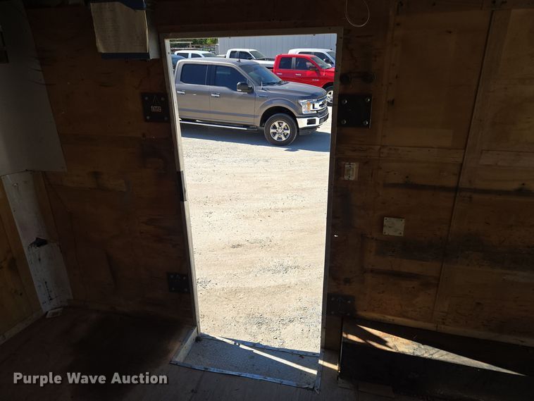 image for item DW2502 2008 United Expressline enclosed cargo trailer