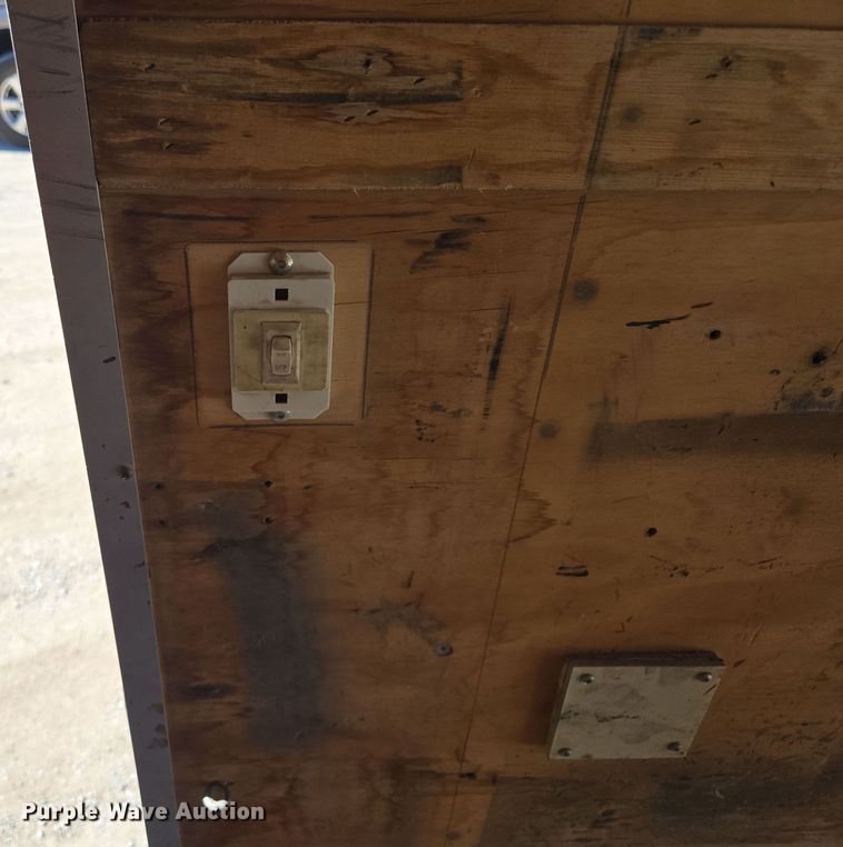 image for item DW2502 2008 United Expressline enclosed cargo trailer