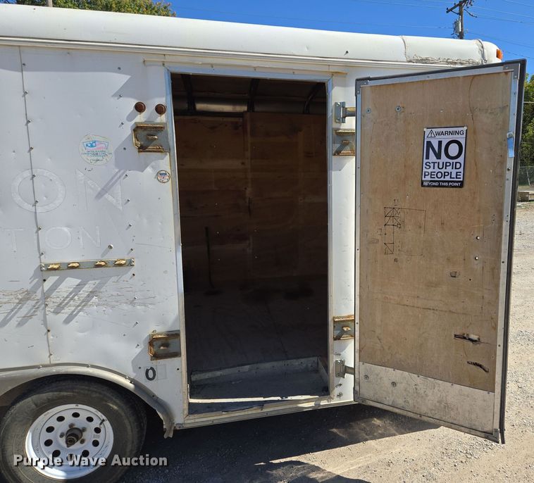 image for item DW2502 2008 United Expressline enclosed cargo trailer