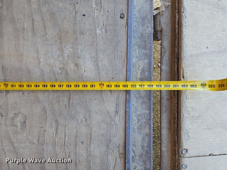 image for item DW2502 2008 United Expressline enclosed cargo trailer